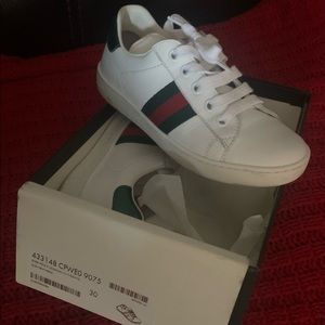 Kids sneakers